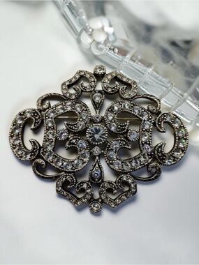 Camrose & Kross JBK Jacqueline Bouvier Kennedy rhinestone brooch antique-style